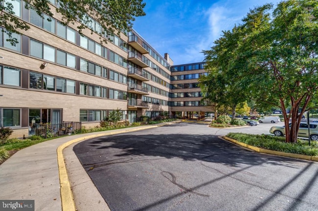 Building Photo - 600 Roosevelt Blvd