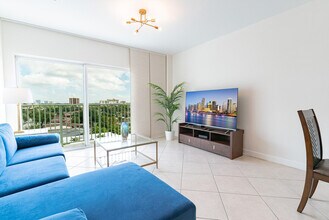 Building Photo - 3256 SW 22nd Terrace