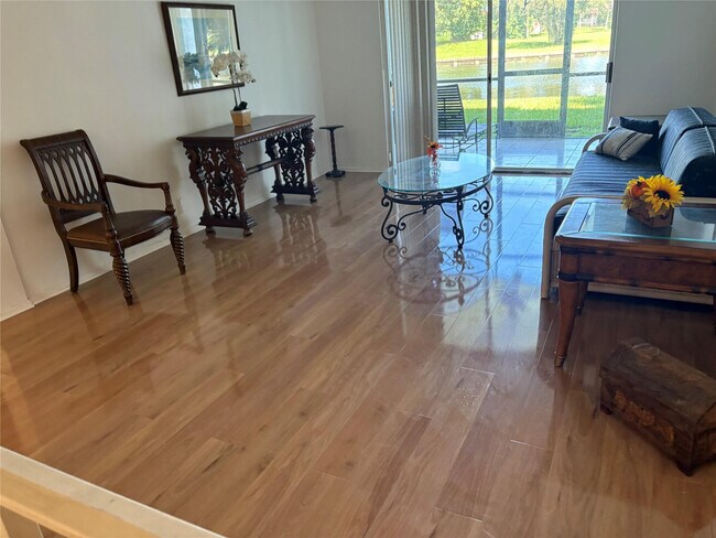 Building Photo - 3750 Inverrary Dr