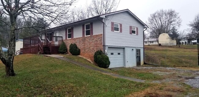 Primary Photo - 60 Lorraine St