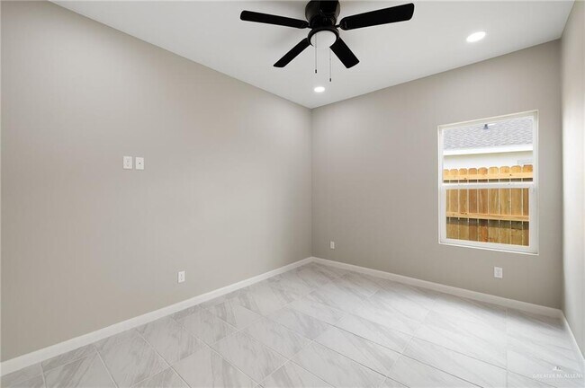 Building Photo - 29 Las Vistas Ln