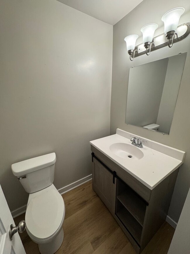 Building Photo - 649 W Creighton Ave