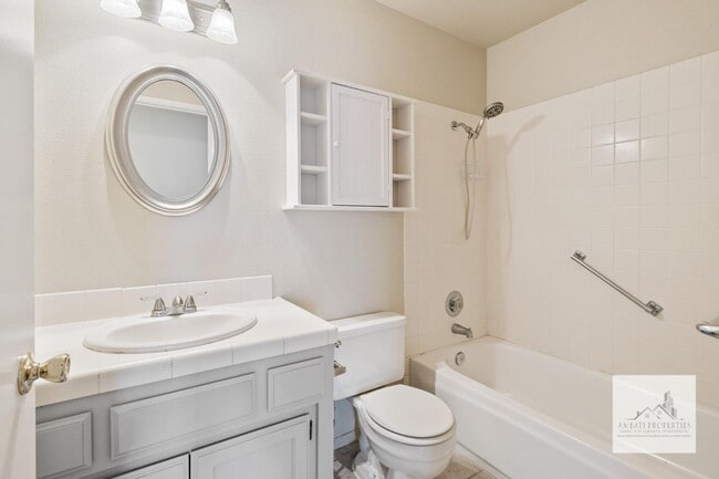 Building Photo - 3426 W Dovewood Ave