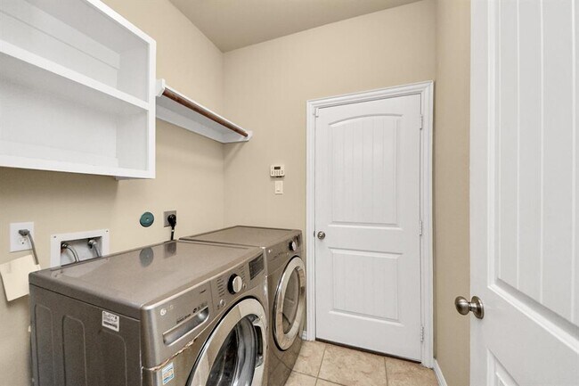 Building Photo - 2439 Dark Elm Dr