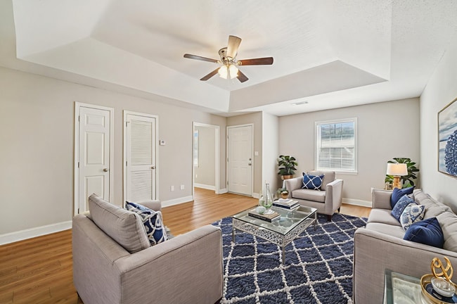 Building Photo - Sun Valley Apartments