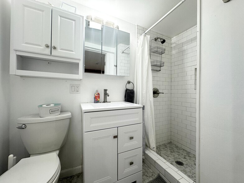 Building Photo - 44 Woodbine St