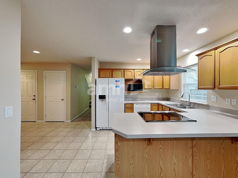 Building Photo - 2285 NW McGarey Dr