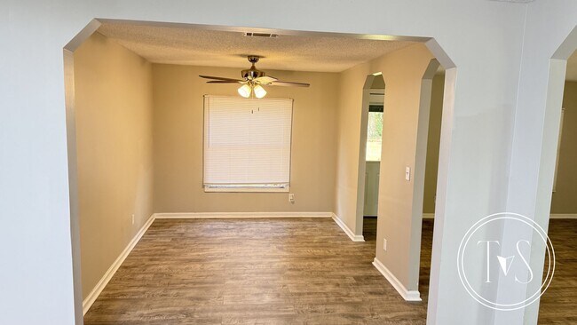 Building Photo - SPRING MOVE-IN SPECIAL: $500 OFF 1ST MONTH...
