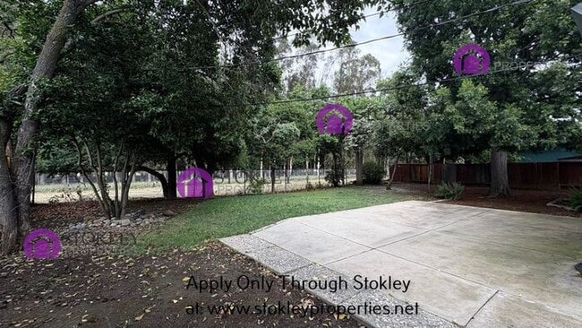 Building Photo - 1613 Lynwood Dr