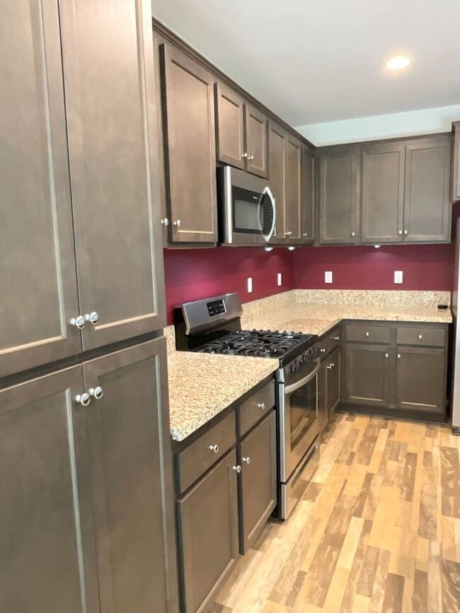 Building Photo - 4 Bed, 2 Bath - Fallbrook Single Family Home