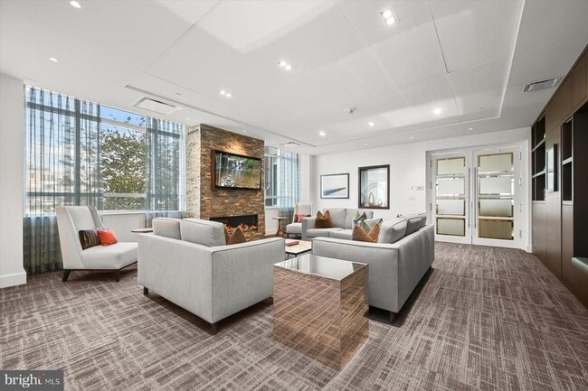 Building Photo - 100 Harborview Dr