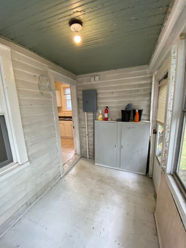 Building Photo - Inviting Home Near ODU