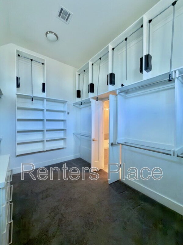 Building Photo - 4001 East 120th St S