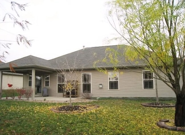 Building Photo - 3 bedroom, 2 bathroom home - updated photo...