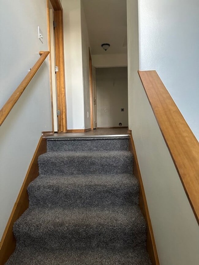 Building Photo - 3 bedroom Upscale home Mid town