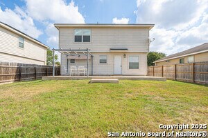 Building Photo - 423 Golden Walk