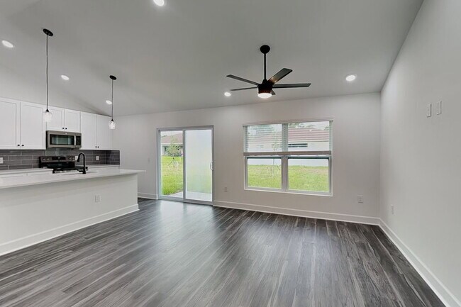 Building Photo - 3937 Honeybee St