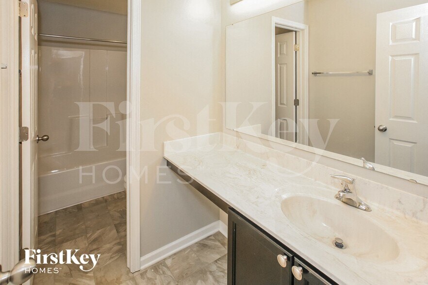 Building Photo - 958 Adena Ln