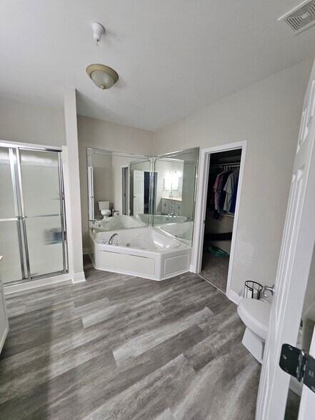 Building Photo - 230 Plaza Gardens Ct