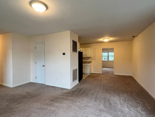 Building Photo - 2204 Merle St