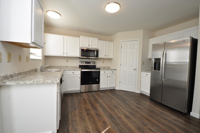 Building Photo - 667 Lakewood Dr