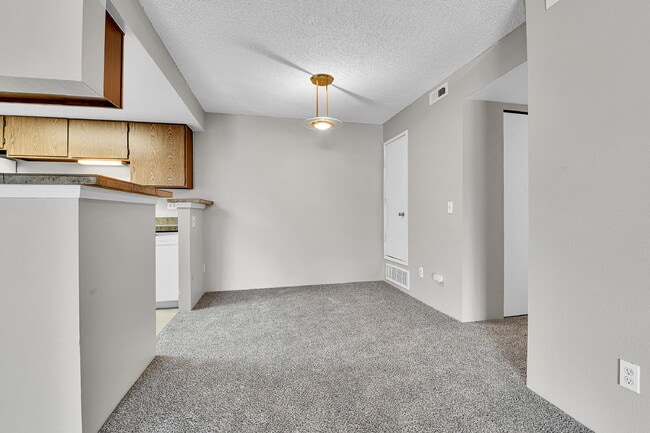 Building Photo - $1,445.95 - 2 Bed, 2 Bath Condo in Denver with In-Unit Laundry!
