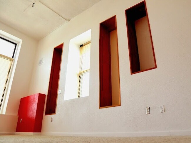 Building Photo - 335 N Superior St