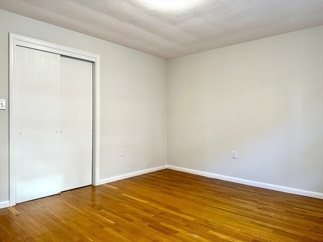 Building Photo - 206 High St