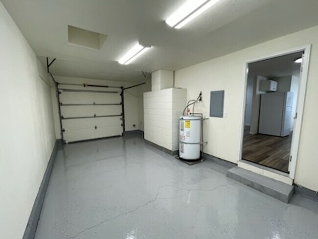 Building Photo - Newly Remodeled 3 Bedroom 1 Bathroom Ranch...