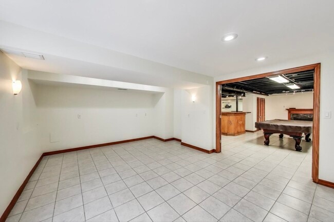 Building Photo - 1217 S Elder Ln