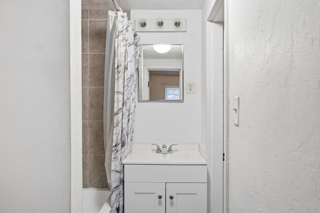 Building Photo - Charming 3-Bedroom Pittsburgh Home with Spacious Yard and Classic Porch