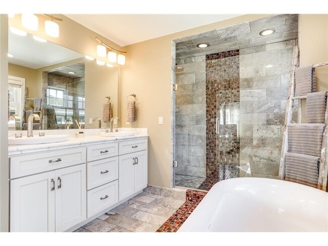 Building Photo - 2012 W Laurel Ave