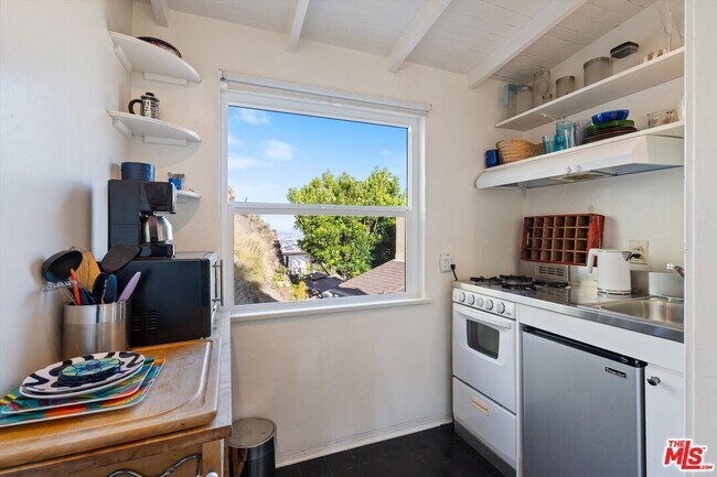 Building Photo - 7965 Fareholm Dr