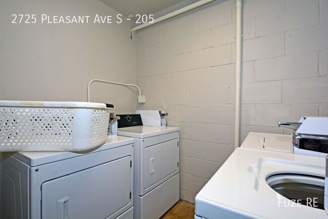 Building Photo - 2725 Pleasant Ave