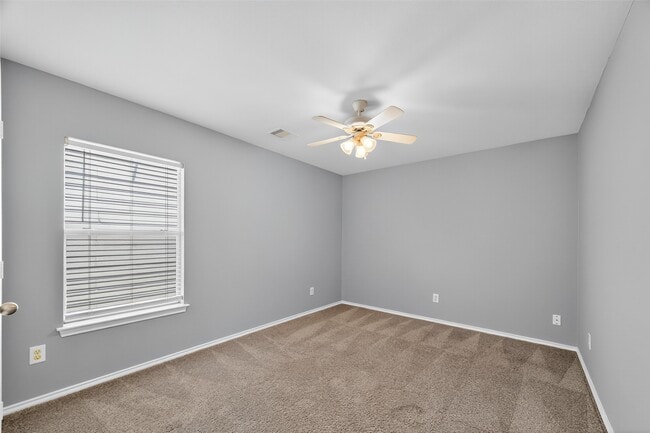Building Photo - 6915 Woodridge Row Dr