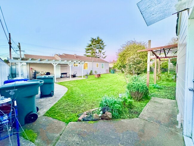 Building Photo - 2536 W Ave 130th