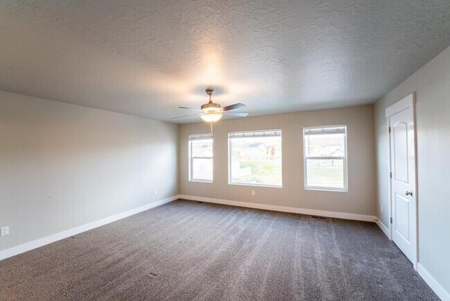 Building Photo - 8676 N Shadow Creek Alley