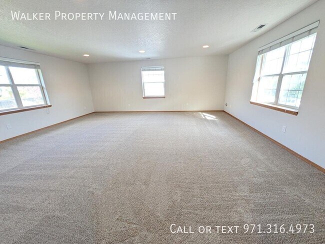 Building Photo - 709 Ella Ct