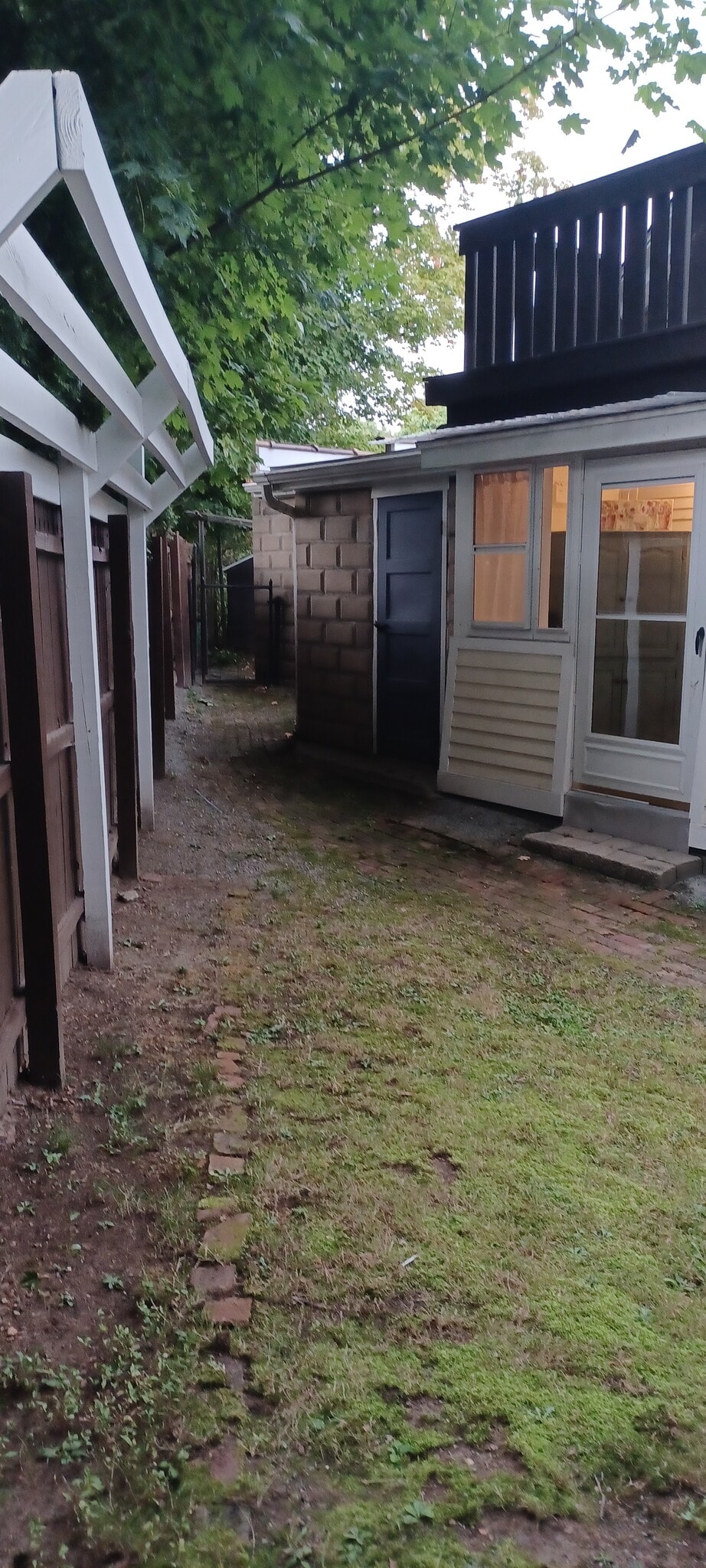 Building Photo - 313 West Ave