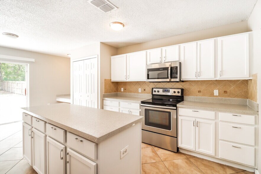 Building Photo - 13825 Gentle Woods Ave