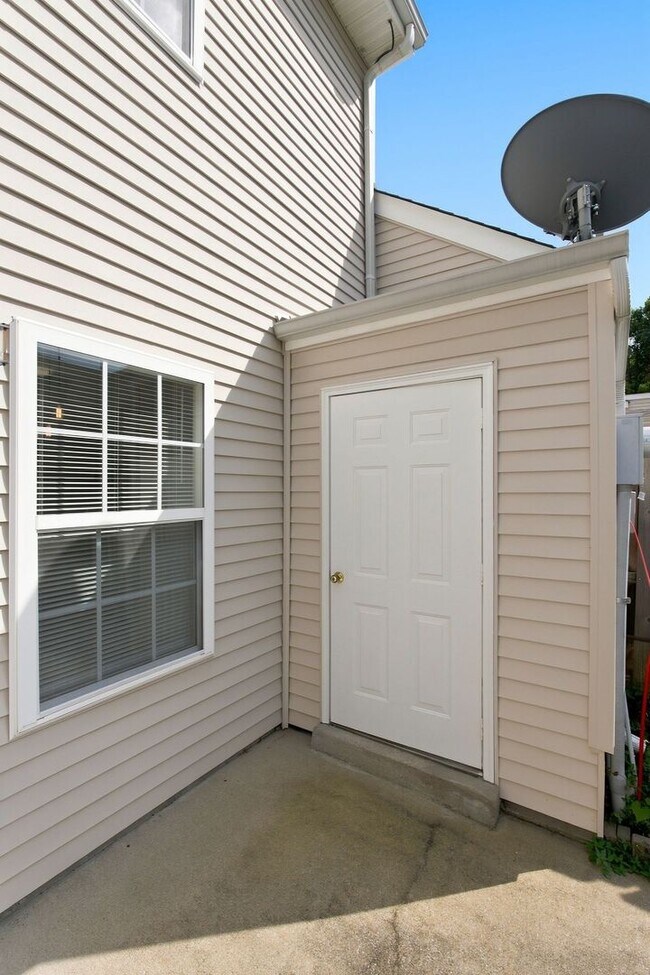 Building Photo - Charming 2-Bed Townhome in Hardison Hills