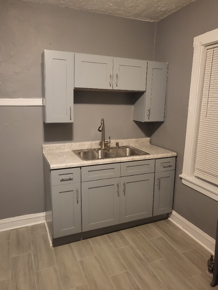 Building Photo - 8936 S Ashland Ave