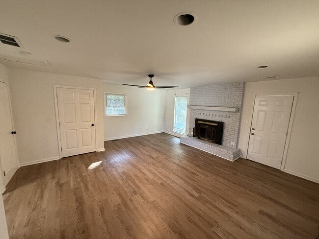 Building Photo - **Spacious 4-Bedroom Home with Modern Comforts in Decatur, GA**