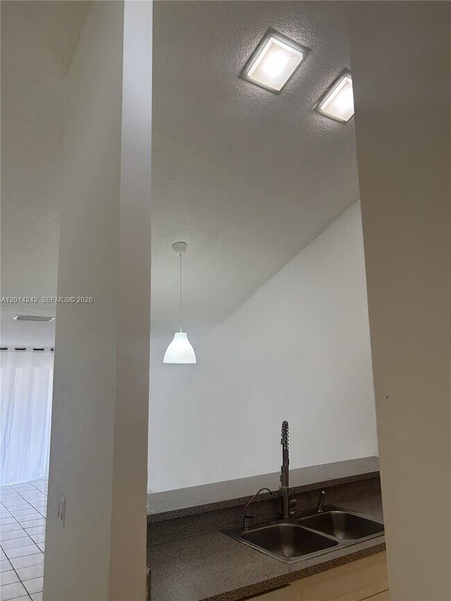 Building Photo - 6804 SW 37th St