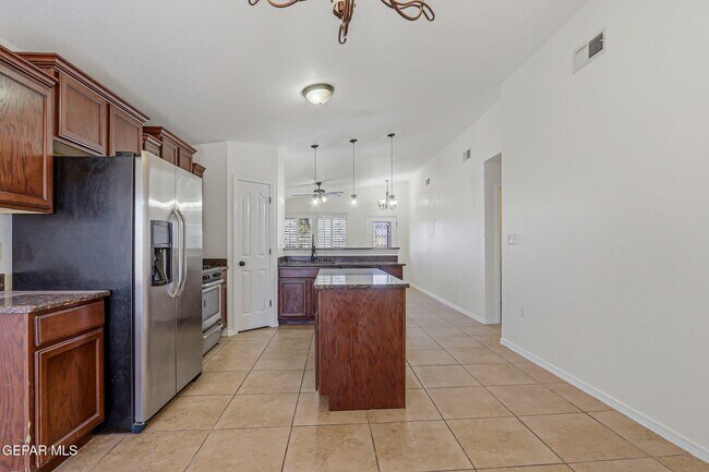 Building Photo - 14350 S Cave Ave