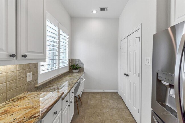 Building Photo - 10518 Red Cedar Hollow Dr