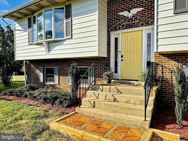 Building Photo - 8530 Wedding Dr