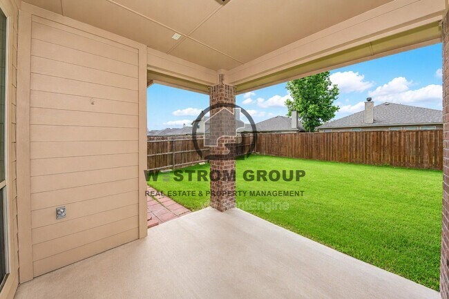 Building Photo - 3121 Hornbeam St