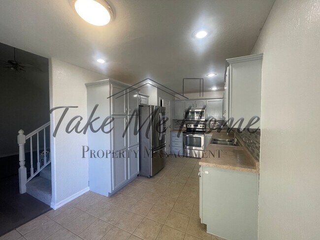 Building Photo - 821 S Barberry Ct