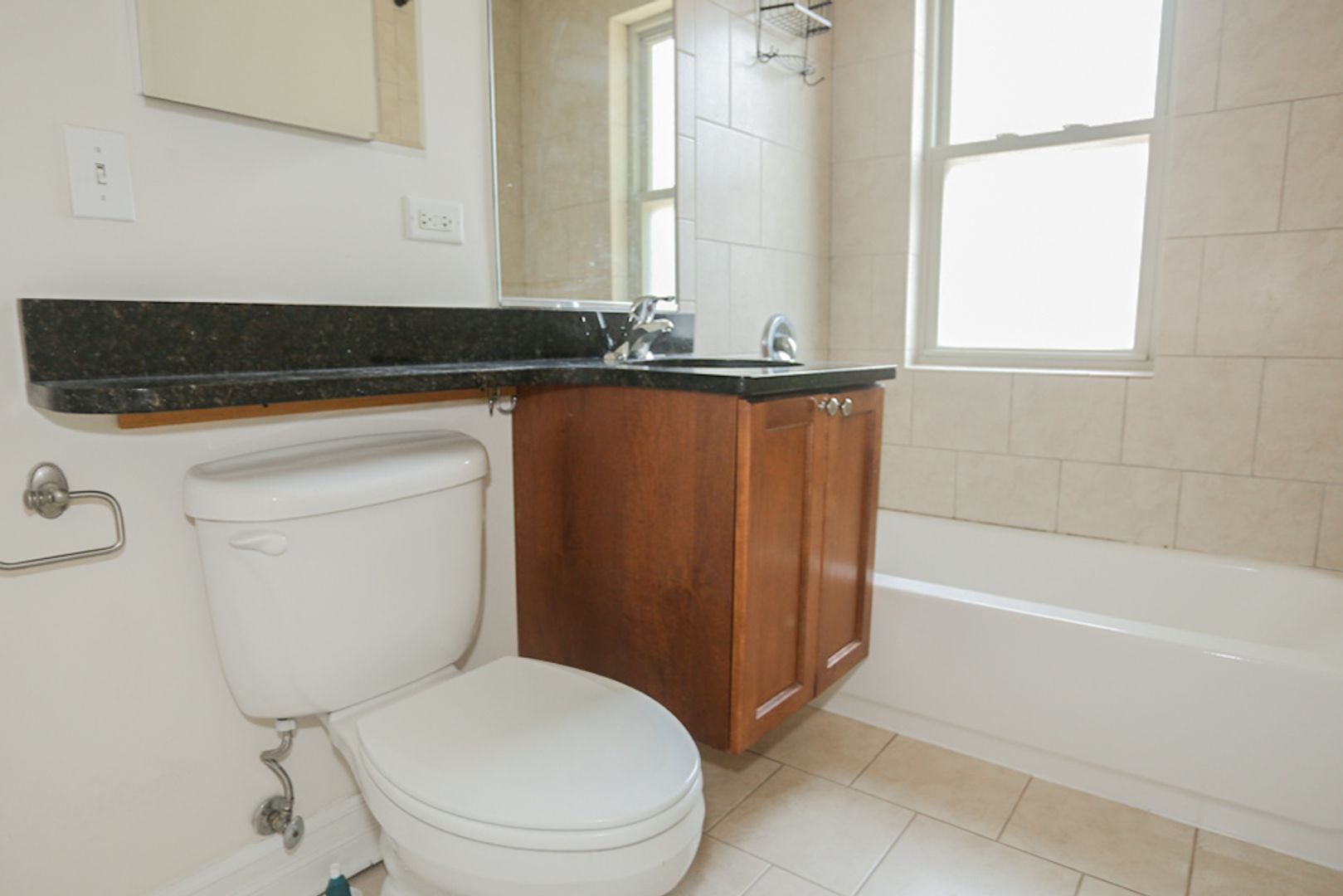 Building Photo - 3824 N Sheffield Ave